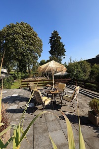 Terrasse ensoleillée à la Caravelle Terrasse ensoleillée à la Caravelle